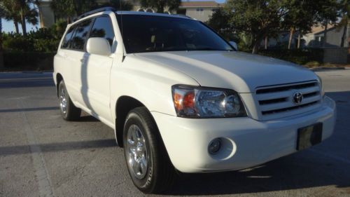 *** very clean 2007 toyota highlander 4-door 2.4l with lojack 28mpg-hwy***