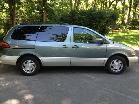 2000 toyota sienna xle minivan, 159,000 miles, original owner