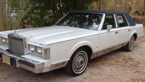 1986 lincoln town car signature sedan 4-door 5.0l