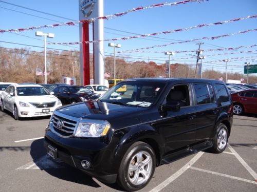 Leather navigation sun roof 4 four wheel drive  bluetooth radio we finance
