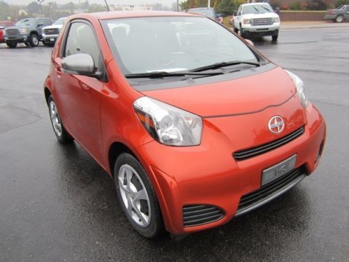 2013 scion iq base hatchback 2-door 1.3l