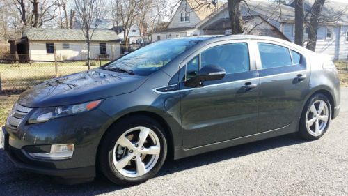 2011 chevrolet volt base hatchback 4-door 1.4l