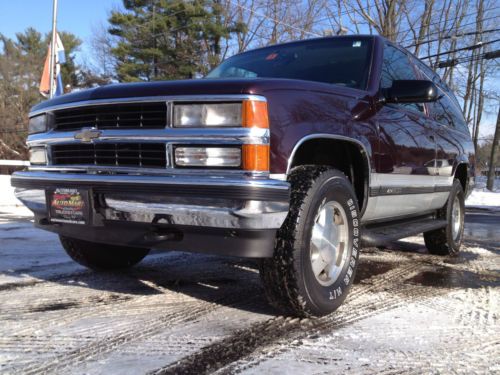 1997 chevrolet tahoe 4x4. rare two door with only 80k. 1 owner, clean!