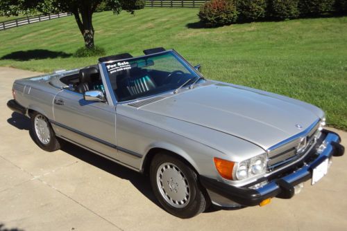 The classic mercedes-benz 560sl roadster w/ removable hardtop 560 sl convertible