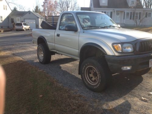 2001 toyota tacoma dlx standard cab pickup 2-door 2.7l