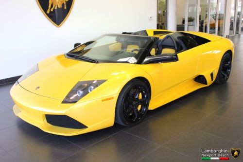 Giallo orion/black, leather/alcantara/q-citura interior, carbon fiber loaded