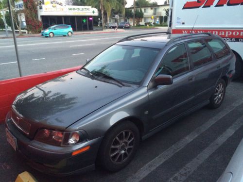 2001 volvo v40 base wagon 4-door 1.9l