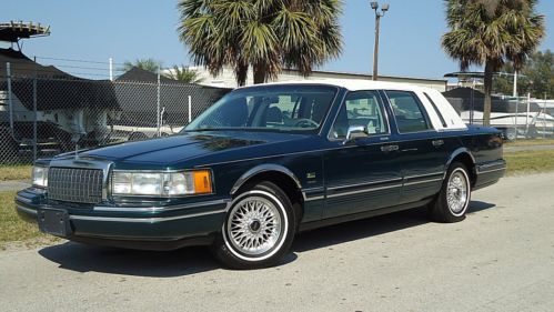 1994 lincoln town car signature , jack nicklaus edition , showroom clean
