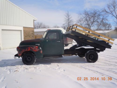 1949 chevrolet truck with hydraulic dump box