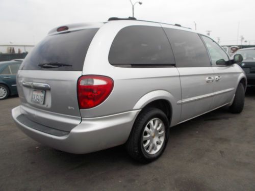 2002 Chrysler Town & Country, NO RESERVE, image 2