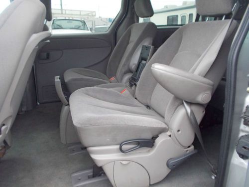 2002 Chrysler Town & Country, NO RESERVE, image 4