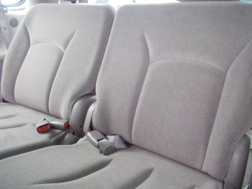 2002 Chrysler Town & Country, NO RESERVE, image 5