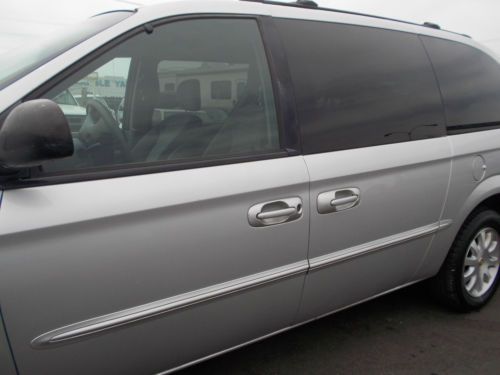 2002 Chrysler Town & Country, NO RESERVE, image 8