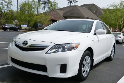 2011 white camry hybrid.  vin: 4t1bb3ek0bu141687