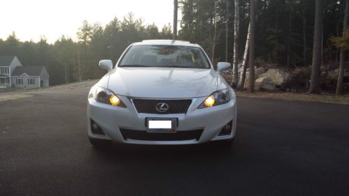 2011 lexus is250 sedan 4-door 2.5l awd 9,800 miles loaded!