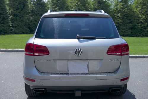 2011 Volkswagen Touareg Hybrid Sport Utility 4-Door 3.0L, US $35,900.00, image 3