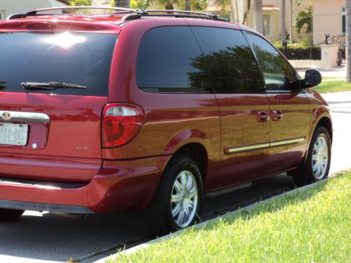 2006 CHRYSLER TOWN COUNTRY TOURING 1OWN TV/DVD LOW MILES NON SMOKER NO RESERVE!, image 5