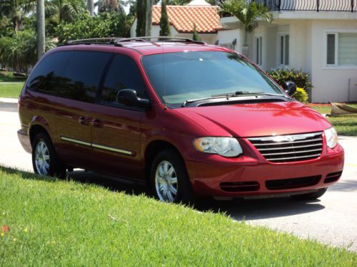 2006 CHRYSLER TOWN COUNTRY TOURING 1OWN TV/DVD LOW MILES NON SMOKER NO RESERVE!, image 8