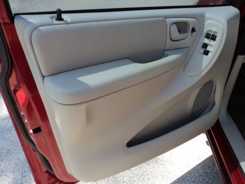 2006 CHRYSLER TOWN COUNTRY TOURING 1OWN TV/DVD LOW MILES NON SMOKER NO RESERVE!, image 13