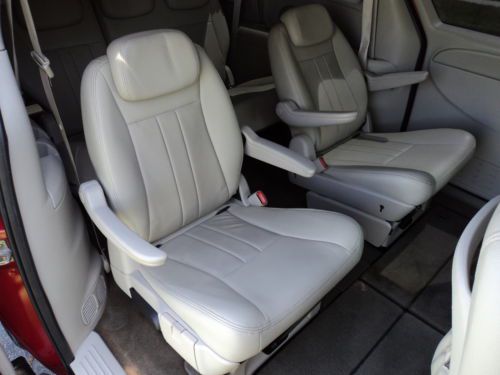 2006 CHRYSLER TOWN COUNTRY TOURING 1OWN TV/DVD LOW MILES NON SMOKER NO RESERVE!, image 17