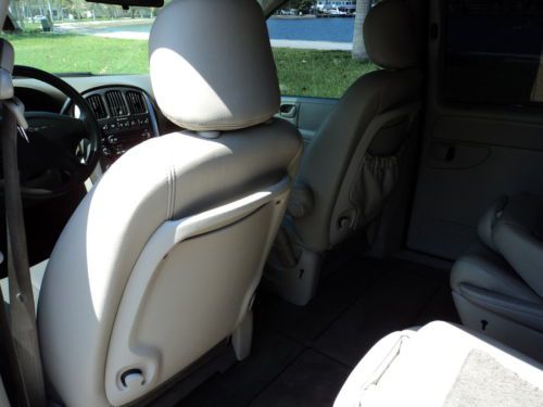 2006 CHRYSLER TOWN COUNTRY TOURING 1OWN TV/DVD LOW MILES NON SMOKER NO RESERVE!, image 21