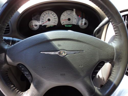 2006 CHRYSLER TOWN COUNTRY TOURING 1OWN TV/DVD LOW MILES NON SMOKER NO RESERVE!, image 24