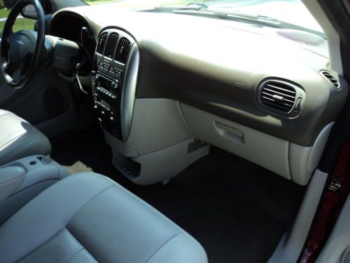 2006 CHRYSLER TOWN COUNTRY TOURING 1OWN TV/DVD LOW MILES NON SMOKER NO RESERVE!, image 30