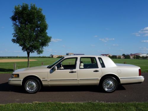 1995 lincoln town car cartier sedan 4-door 4.6l