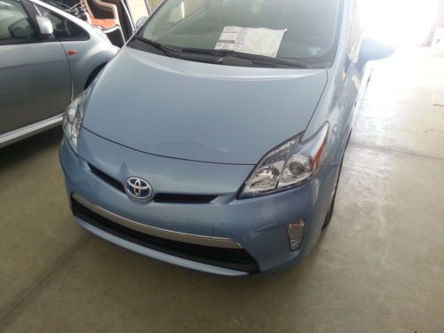 2012 toyota prius plug-in  blue in color only 3588 miles nav / back up cam, US $26,900.00, image 2