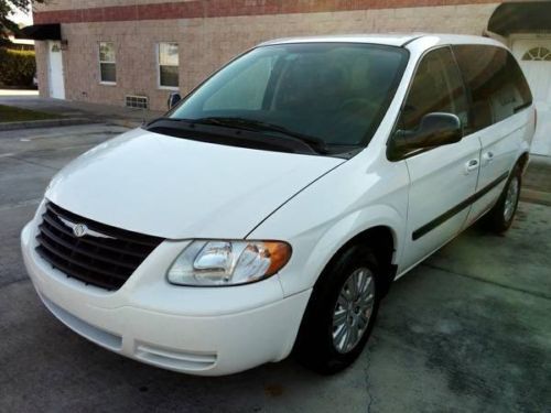 2007 chrysler town &amp; country mini van 3.3l clean title , no reserve!!!