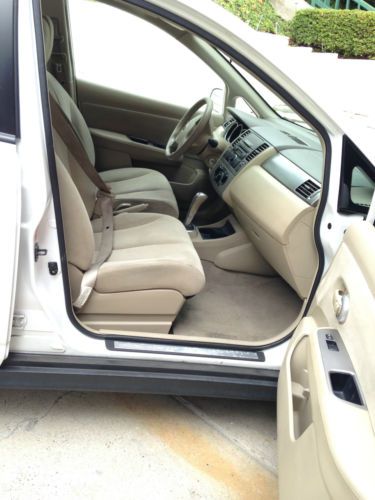 Hatch back white color, automatic 56,800 Miles, image 11