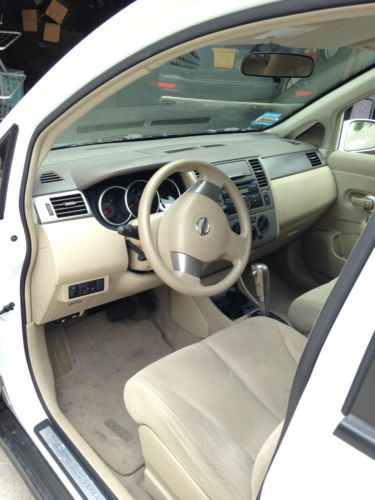Hatch back white color, automatic 56,800 Miles, image 12