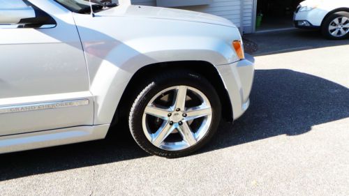 2006 Jeep Grand Cherokee SRT8, image 2