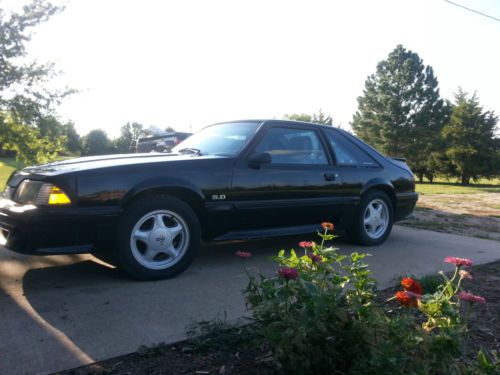 88 mustang gt, black fox body, runs but idols rough at first. fuel injected.