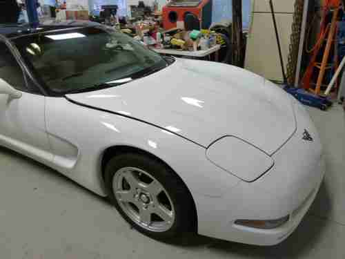 1997 Corvette Coupe with Targa top.  Beautiful, original arctic white finish, image 2