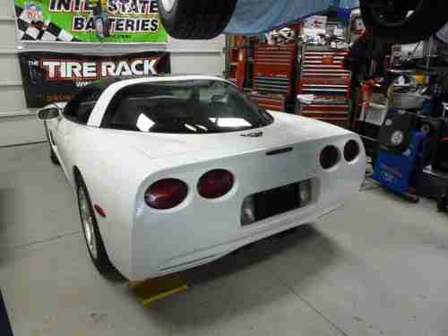 1997 Corvette Coupe with Targa top.  Beautiful, original arctic white finish, image 3