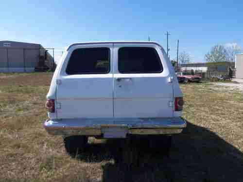 1987 Chevy Truck Suburban 4 Wheel Drive with 10 inch Lift, image 7