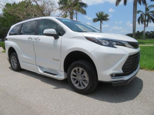 2024 Toyota Sienna XLE Braunability Handicap Wheelchair Van, US $89,999.00, image 4