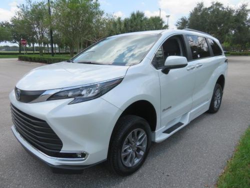 2024 Toyota Sienna XLE Braunability Handicap Wheelchair Van, US $89,999.00, image 16