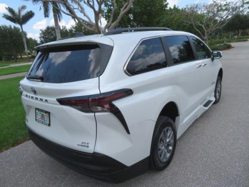 2024 Toyota Sienna XLE Braunability Handicap Wheelchair Van, US $89,999.00, image 20