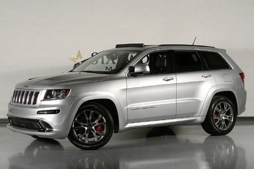 Srt8! lux grp ii, pano roof! lthr / suede seats! srt audio! warranty!