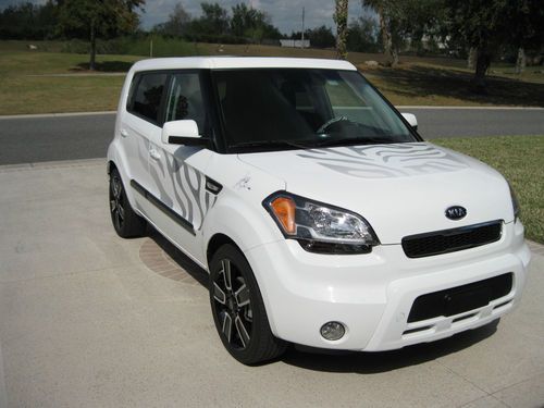 2011 kia soul special/limited edition white tiger--rare and immaculate one owner