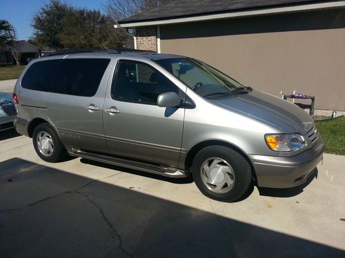 2001 toyota sienna xle mini passenger van 5-door 3.0l - one owner - low miles!