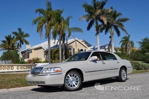 2006 lincoln town car signature**foot pedals**navi**prem sound**rear park assist