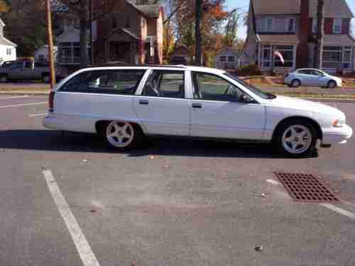 1995 Chevy Caprice wagon, image 2