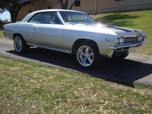 350/383 4 wheel disc full resto /a/c  xlnt. paint/body in ss trim....