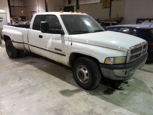 1999 dodge 3500 commins turbo diesel  not cummings - needs work -