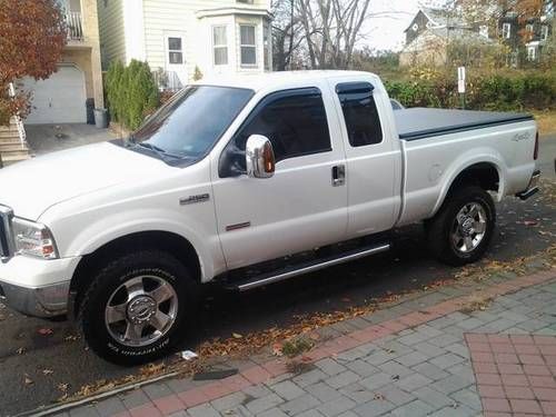 2005 ford f-250 super duty xlt standard cab pickup 2-door 6.0l