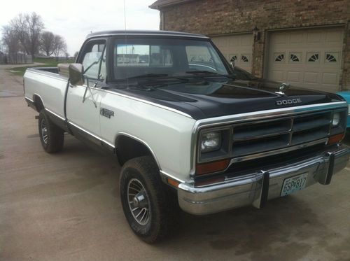 87 dodge ram 4x4 truck,very clean,very well kept,wont find many in this condn