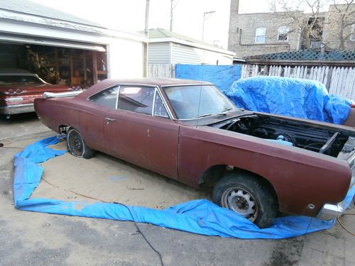 1969 plymouth roadrunner 2 dr (383 block)